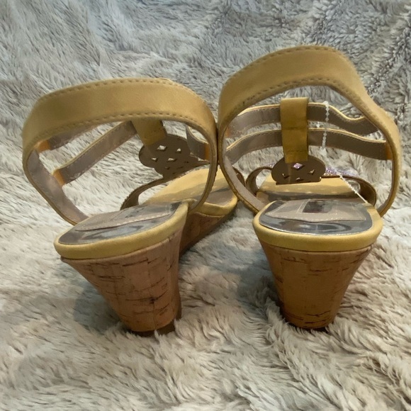 NWT Rialto Carta Bling Yellow Gold Women’s Rhinestone Wedge Sandals Sz 8 - Picture 6 of 8